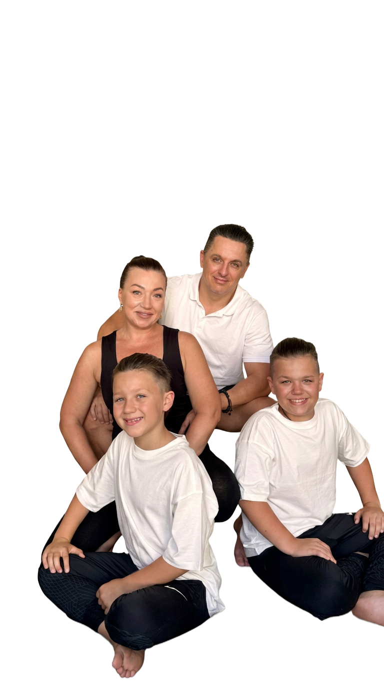 Родина Коваль разом — Дар'я, Василь і діти